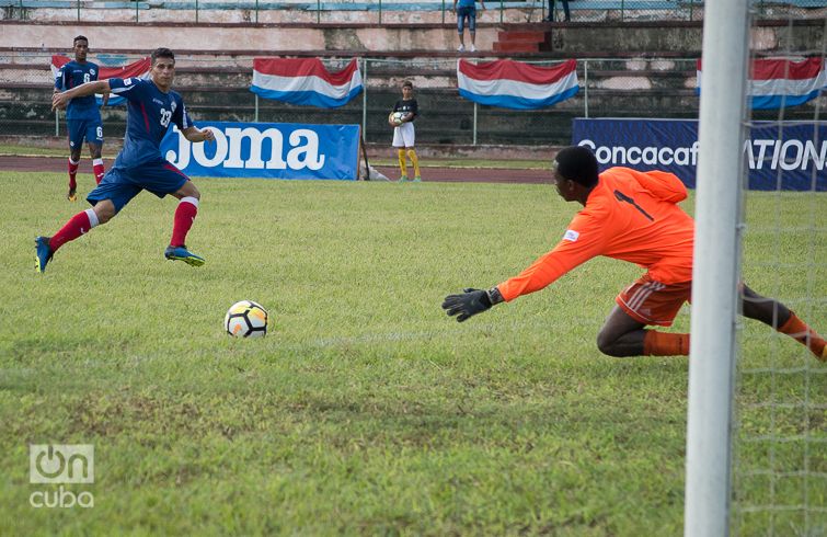 Partido entre Cuba y Turcas y Caicos, en el inicio de la Liga de las Naciones de la Concacaf, este sábado 8 de septiembre en el Estadio Pedro Marrero de La Habana. Foto: Otmaro Rodríguez.