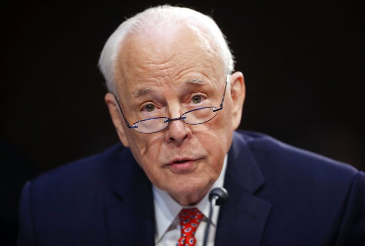 John Dean, que fue asesor del presidente Richard Nixon, declara ante la Comisión Judicial del Senado. Desde hace meses, los escándalos en la presidencia traen ecos de Watergate, el escándalo que derribó la presidencia de Nixon. Foto: Pablo Martinez Monsivais / AP.