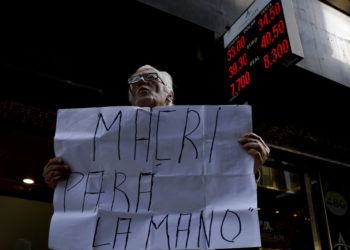 Casa de cambio en Buenos Aires, Argentina. Foto: Natacha Pisarenko / AP.