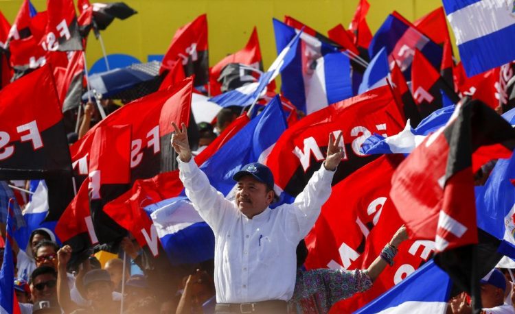 El presidente nicaragüense Daniel Ortega llega a la plaza Juan Pablo II para celebrar el 39 aniversario de la revolución sandinista en Managua, Nicaragua, el jueves 19 de julio de 2018. Foto: Alfredo Zuniga / AP.