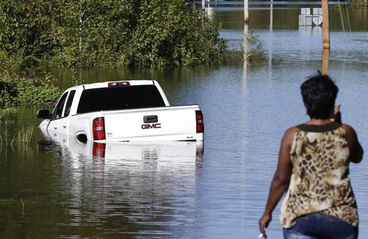 Inundaciones en Lumberton, Carolina del Norte, el martes 18 de septiembre de 2018, tras el paso del huracán Florence. Foto: Gerry Broome / AP.