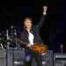 El ex Beatles Paul McCartney en un concierto en el Prudential Center de Nueva Jersey. Foto: Brent N. Clarke/Invision/AP.