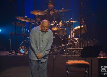 Pablo Milanés durante el concierto "Mi Habana", en el teatro Karl Marx, en septiembre de 2018. Foto: Archivo OnCuba.