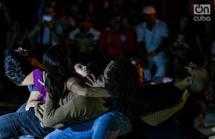 Danza Contemporánea de Cuba en el Festival "San Isidro, Distrito de Arte". Foto: Pablo Dewin Reyes.