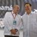 El presidente panameño, Juan Carlos Varela (d), y el ministro del Comercio Exterior de Cuba, Rodrigo Malmierca (i), durante la inauguración del pabellón de Panamá el martes 30 de octubre del 2018, en el segundo día de la 36 Feria Internacional de La Habana Fihav 2018. Foto: Ernesto Mastrascusa / EFE.