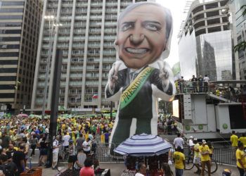 Un enorme globo con la forma del candidato presidencial Jair Bolsonaro, durante una manifestación en la Avenida Paulista de Sao Paulo, Brasil. Foto: Andre Penner/AP.