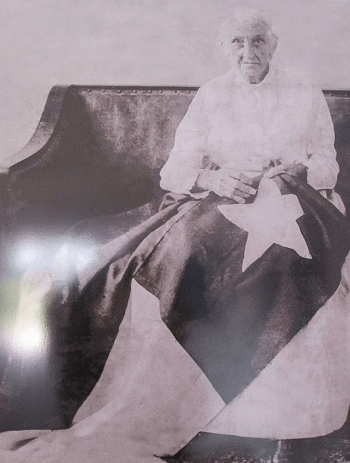 "Candelaria Acosta Fontaine (1851-1932), conocida por Cambula, confeccionó la bandera de la libertad."