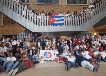 Foto de archivo de emigrados cubanos en Europa durante un encuentro de tres días en Bruselas, en 2018. Foto: @SoberonGuzman / Twitter / Archivo.