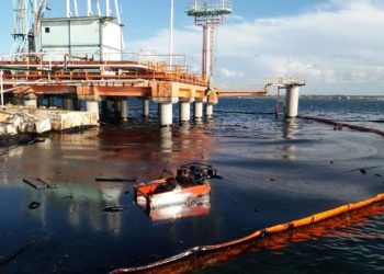 Derrame en la bahía de Matanzas. Foto: TV Yumurí.