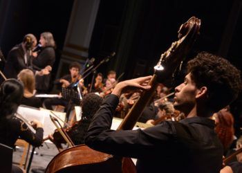 Orquesta del Lyceum Mozartiano de La Habana, dirigida por el Maestro José A. Méndez. Foto: Nestor Martí.