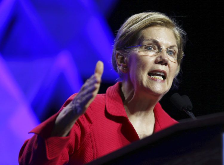 ARCHIVO - En esta fotografía de archivo del 1 de junio de 2018, la senadora Elizabeth Warren, demócrata de Massachusetts, habla en la Convención Massachusetts 2018 del Partido Demócrata en Worcester, Massachusetts. (AP Foto/Elise Amendola)