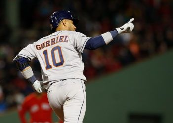 Yuli Gurriel tiene la oportunidad de llegar a su tercera Serie Mundial en cinco temporadas en las Mayores. Foto: C.J. Gunther / EFE / EPA.