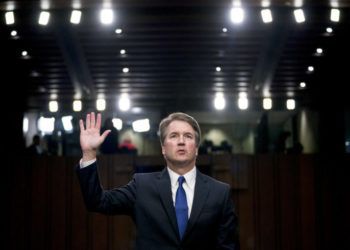 El nominado a la Corte Suprema de Estados Unidos Brett Kavanaugh mientras es juramentado ante la Comisión Judicial del Senado en el Capitolio, en Washington, el 4 de septiembre pasado. Foto: Andrew Harnik / AP.