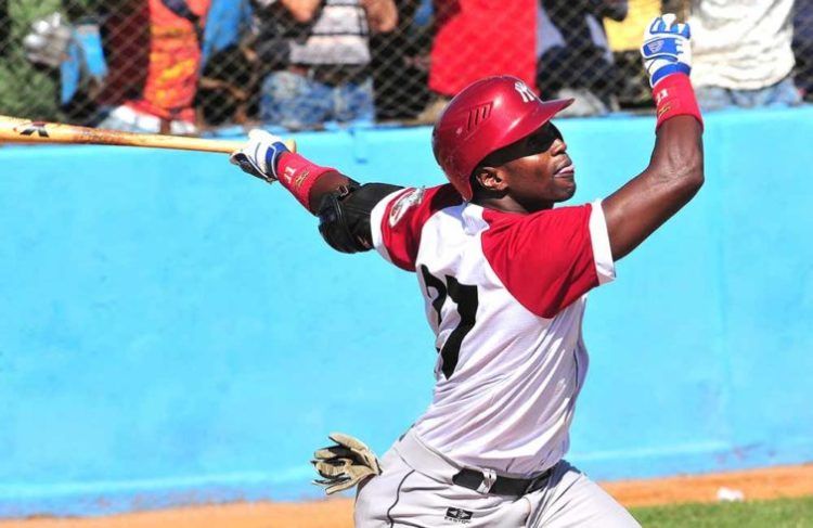 La experiencia de Denis Laza ha empujado a los Huracanes de Mayabeque. Foto: Ricardo López Hevia