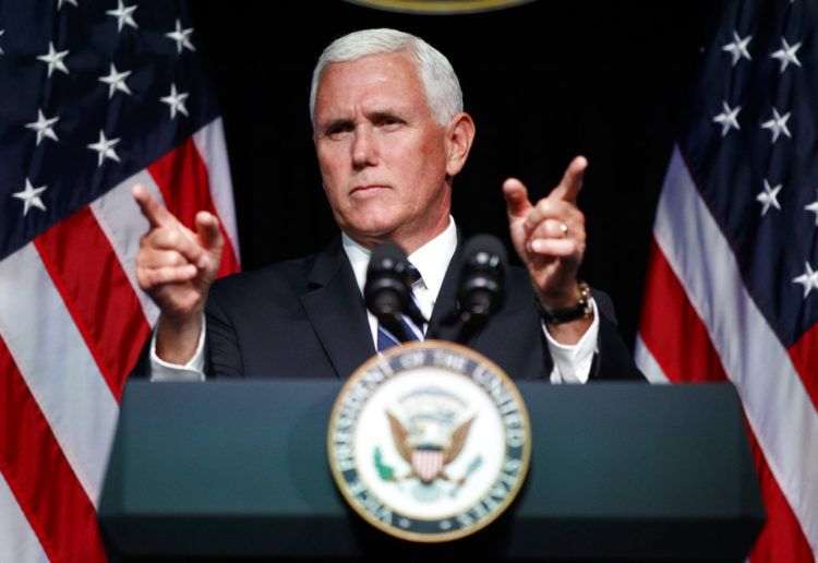 ARCHIVO - Esta foto de archivo del 9 de agosto del 2018 muestra al vicepresidente Mike Pence hablando durante un evento sobre la creación de la Fuerza Espacial de Estados Unidos en el Pentágono. (AP Foto/Evan Vucci)