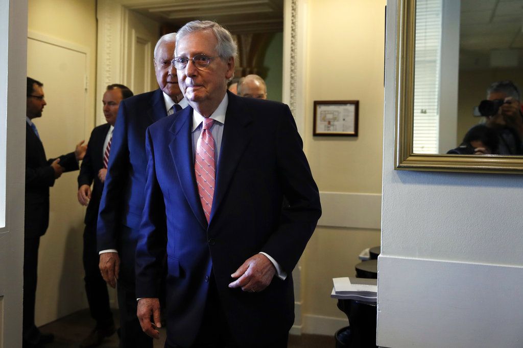 El líder de la mayoría en el Senado, Mitch McConnell durante una conferencia de prensa en el Capitolio, en Washington. Foto: Jacquelyn Martin/AP.