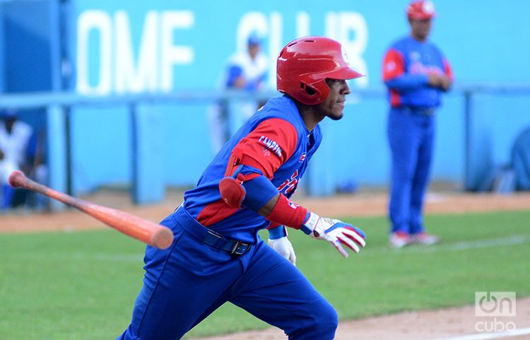 Los Caimanes de Barranquilla de la Liga Colombiana tienen interés en contratar los servicios de Roel Santos. Foto: Ricardo López Hevia