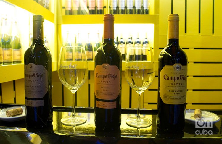 Vinos Campo Viejo, de denominación Rioja, en exposición durante la XIX Fiesta Internacional del Vino en La Habana. Foto: Otmaro Rodríguez.