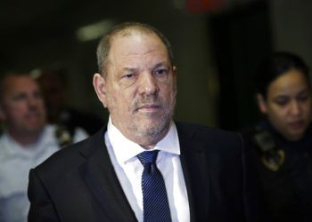 Harvey Weinstein entra a la Corte Suprema Estatal el jueves 11 de octubre del 2018 en Nueva York. Foto: Mark Lennihan / AP.