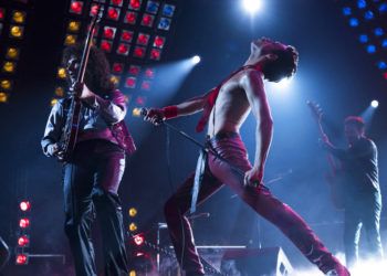 Imagen proporcionada por Twentieth Century Fox de Gwilym Lee, izquierda, Rami Malek, centro, y Joe Mazzello en una escena de "Bohemian Rhapsody." Foto: Alex Bailey / Twentieth Century Fox vía AP.