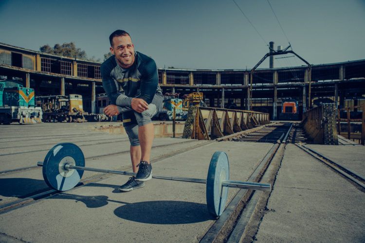 En las pesas, "eres tú contra el hierro, y ese nunca se afloja", dice Arley Méndez. Foto: Under Armour