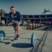 En las pesas, "eres tú contra el hierro, y ese nunca se afloja", dice Arley Méndez. Foto: Under Armour