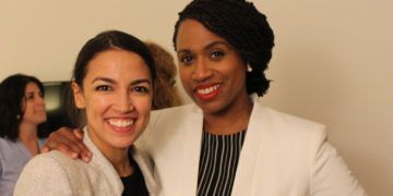 Alexandria Ocasio Cortez (New York) y Ayanna Pressley (Masachusets), dos potentes "primerizas".