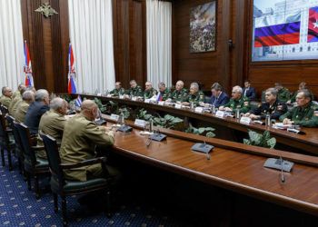 Encuentro entre delegaciones de los ministerios de Defensa de Rusia y Cuba en Moscú, el 14 de noviembre de 2018. Foto: @es_front / Twitter.