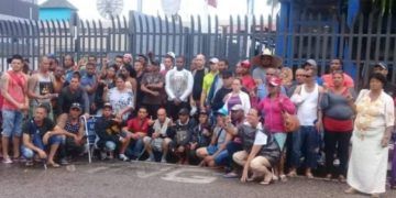 Cubanos en protesta en la sede de la Onu en Puerto España, Trinidad y Tobago.