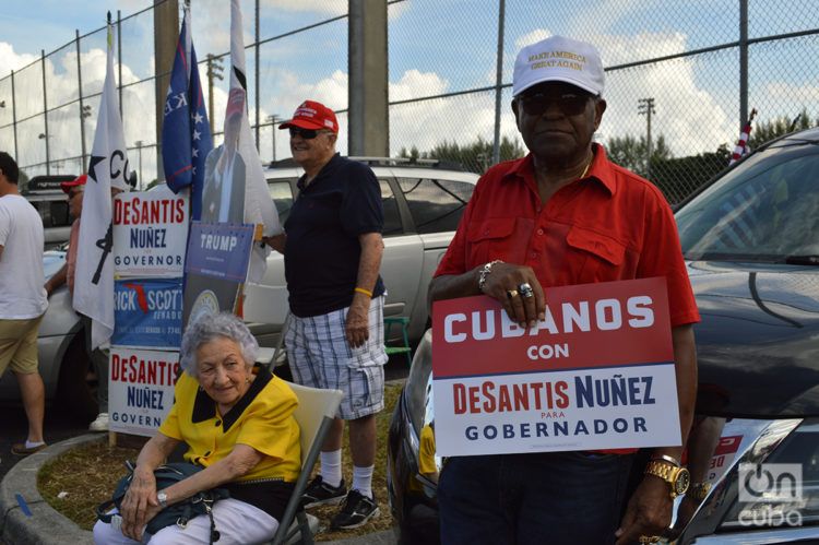 Cubanos votan este 6 de noviembre en Hialeah. Foto: Marita Pérez Díaz.