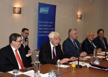 Encuentro del presidente cubano, Miguel Díaz-Canel (3-der), con empresarios británicos integrantes de la Iniciativa Cuba, en Londres. Foto: @DiazCanelB.