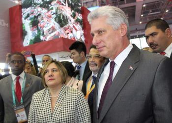 Miguel Díaz-Canel comenzó hoy su visita a China en la Expo de Importaciones de Shanghái. Foto: Javier García/EFE.