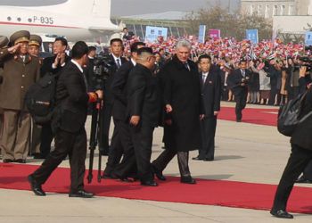 El presidente cubano, Miguel Díaz-Canel, junto al líder de Corea del Norte, Kim Jong-un, durante su visita a Pionyang. Foto: ACN.