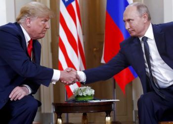 ARCHIVO - Foto de archivo, 16 de julio de 2018, del presidente estadounidense Donald Trump, izquierda, y su colega ruso Vladimir Puutin en un encuentro en Helsinki. Los dos mandatarios se reunirán al margen del G20 en Buenos Aires, Argentina, para hablar sobre armas nucleares, informó el Kremlin el jueves 29 de noviembre de 2018.  (AP Foto/Pablo Martínez Monsiváis, File)