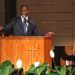 El alcalde Andrew Gillum pronuncia un discurso ante simpatizantes dentro de la iglesia bautista Monte Olivo en Fort Lauderdale, Florida, el domingo 11 de noviembre de 2018, tras las elecciones de medio periodo. (Carl Juste/Miami Herald vía AP)