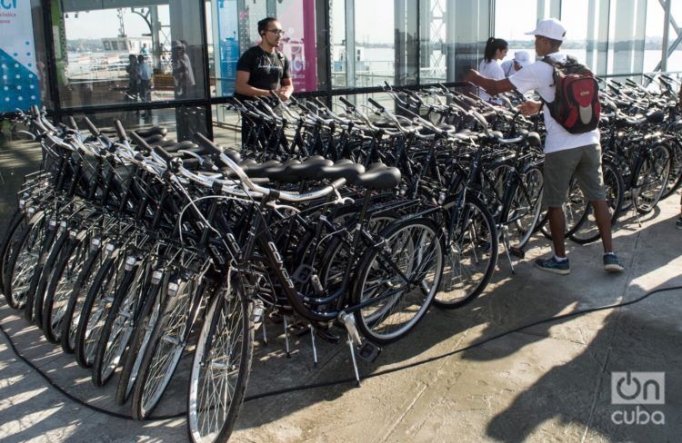 Estación del proyecto Ha'Bici en el Emboque de Luz, en el Centro Histórico de La Habana. Foto: Otmaro Rodríguez / Archivo.