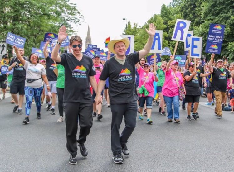 El candidato demócrata de Colorado, Jared Polis, se convirtió en el primer hombre abiertamente gay electo a gobernador de cualquier estado de los Estados Unidos.