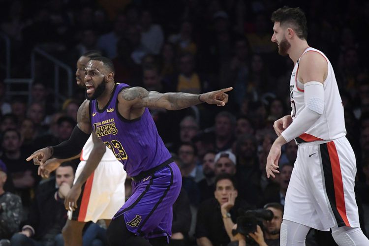 En el duelo contra Portland, LeBron James pasó al quinto puesto de los mejores anotadores de la NBA. (AP Foto/Mark J. Terrill)