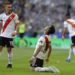 Gonzalo Martínez, centro, de River Plate, festeja con su compañero Rafael Borre después de anotar ante Boca Juniors durante un duelo de la liga argentina en Buenos Aires, Argentina, el domingo 23 de septiembre de 2018. (AP Foto/Natacha Pisarenko)