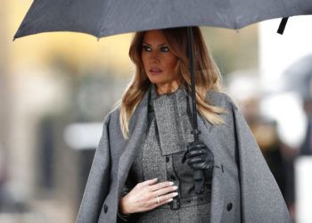 La primera dama de Estados Unidos Melania Trump llega a una ceremonia del día del Armisticio en el Arco del Triunfo en París, el domingo 11 de noviembre de 2018. Foto: Benoit Tessier / Pool vía AP.