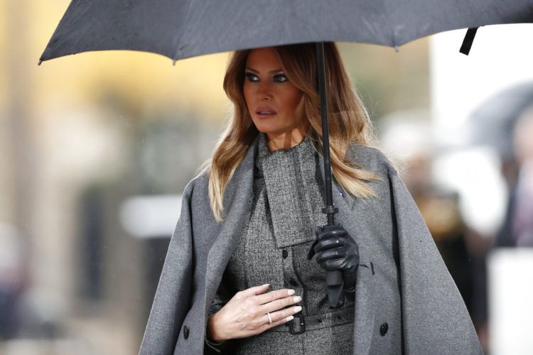 La primera dama de Estados Unidos Melania Trump llega a una ceremonia del día del Armisticio en el Arco del Triunfo en París, el domingo 11 de noviembre de 2018. Foto: Benoit Tessier / Pool vía AP.