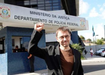 Juan Carlos Monedero, cofundador del partido español Podemos y profesor universitario, visita hoy la cárcel donde se encuentra arrestado por corrupción el expresidente brasileño Luiz Inácio Lula da Silva, en Curitiba Brasil. Foto: EFE/Hedeson Alves.