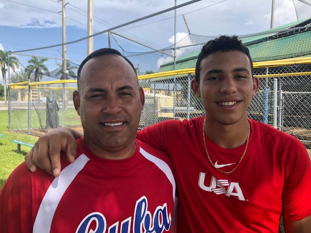 Yohandy Morales junto a su padre Andy en Miami. Foto: Tomada de El Nuevo Herald