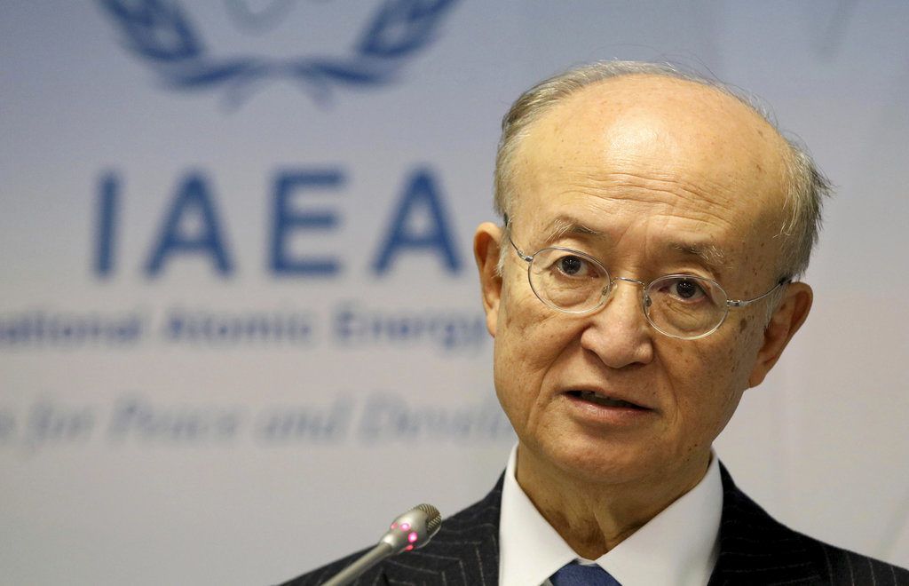 El Director General de la Agencia Internacional de Energía Atómica, Yukiya Amano, habla con la prensa tras una reunión de la junta en Viena el jueves, 22 de noviemre del 2018. (AP Foto/Ronald Zak)