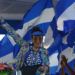 La primera dama y vicepresidenta de Nicaragua Rosario Murillo saludando durante una manifestación en Managua. Foto: Alfredo Zúñiga / AP.