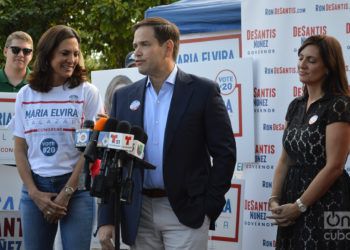 Marco Rubio habla a la prensa en un meeting de apoyo a María Elvira Salazar, candidata republicana al Congreso por el distrito 27. Foto; Marita Pérez Díaz.