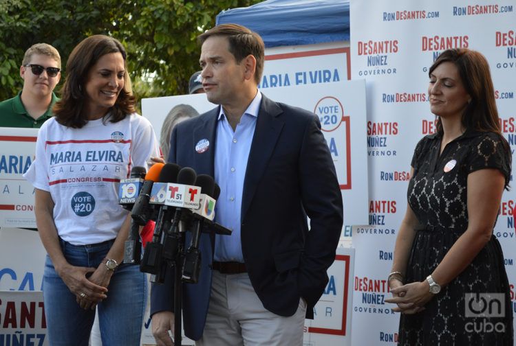 Marco Rubio habla a la prensa en un meeting de apoyo a María Elvira Salazar, candidata republicana al Congreso por el distrito 27. Foto; Marita Pérez Díaz.