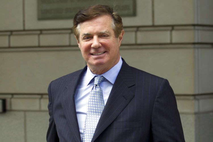 Paul Manafort, ex presidente de la campaña del presidente Donald Trump, sale de la Corte Federal de Distrito en Washington tras una audiencia, en mayo de 2018. Foto: José Luis Magaña / AP.