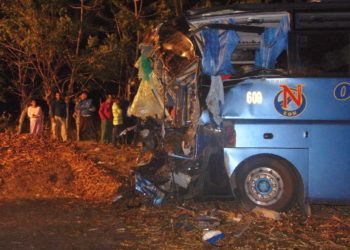 Ómnibus accidentado en Cuba. Foto: Oscar Salabarría/ Escambray / Archivo.