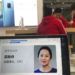 Imagen del perfil de la directora financiera de Huawei, Meng Wanzhou, visto en una computadora de la marca en una de sus tiendas en Beijing, China, el 6 de diciembre de 2018. Foto: Ng Han Guan / AP.